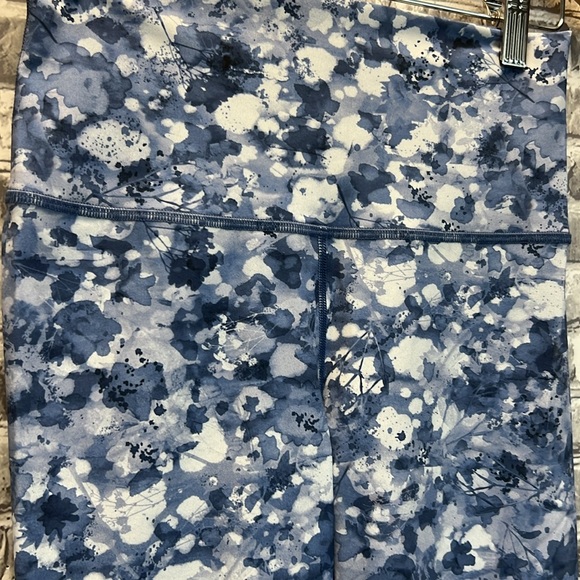 ‎Lululemon - Picture 3 of 9